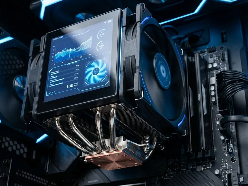 MSI CoreFrozr AP17: Luftkühler mit riesigem 6-Zoll-Display - Foto: über boerse-global.de