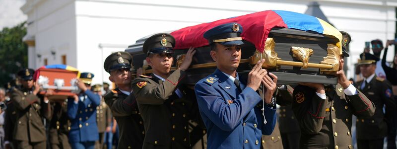 Einige der bei dem US-Angriff getöteten Soldaten wurden in Caracas mit militärischen Ehren beigesetzt. - Foto: Ariana Cubillos/AP/dpa