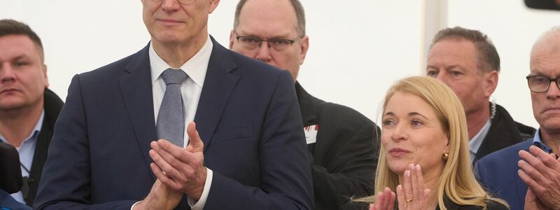 Pallas Berufung an die Konzernspitze war Teil der neuen Bahnstrategie von Bundesverkehrsminister Patrick Schnieder (CDU, l.). (Archivbild) - Foto: Thomas Frey/dpa