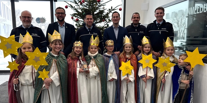 POL-EN: Ennepetal: Sternsinger kommen in Zentralgebäude der Polizei - Foto: presseportal.de