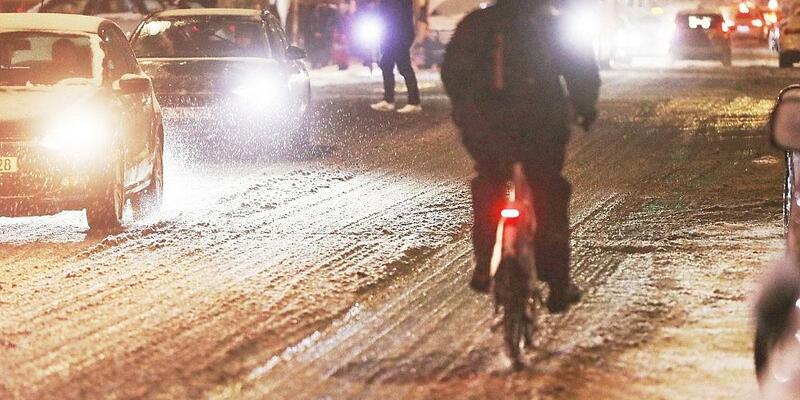 Straßenverkehr unter winterlichen Bedingungen in Berlin (Archiv) - Foto: via dts Nachrichtenagentur