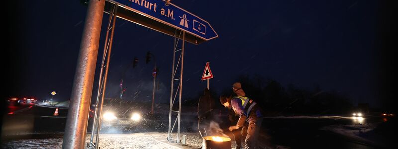 In mehreren Bundesländern gab es Bauern-Proteste an Autobahnen. - Foto: Bodo Schackow/dpa