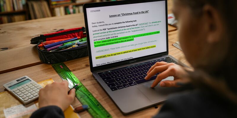 Teilweise wird Distanzunterricht angeboten. (Symbolbild) - Foto: Ulrich Perrey/dpa