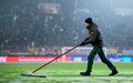 Schnee schippen ist angesagt: Die Fußball-Bundesliga vor dem Start. (Archivbild)  - Foto: Tom Weller/dpa