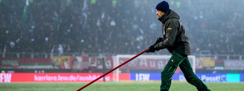 Schnee schippen ist angesagt: Die Fußball-Bundesliga vor dem Start. (Archivbild) - Foto: Tom Weller/dpa