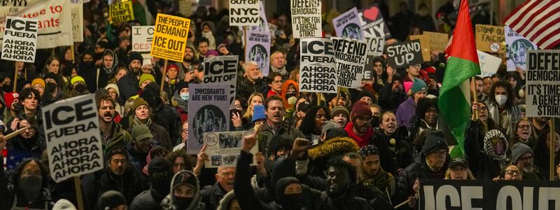 Lokale Behörden haben Zweifel an der Darstellung der Regierung geäußert. - Foto: Ryan Murphy/AP/dpa