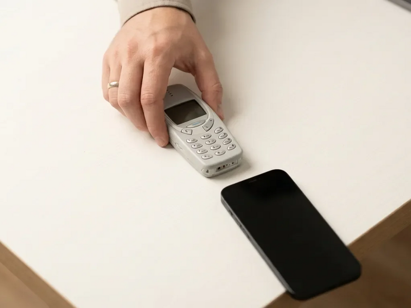 Dumbphones: Der radikale Trend für mehr Fokus im Jahr 2026 - Foto: über boerse-global.de