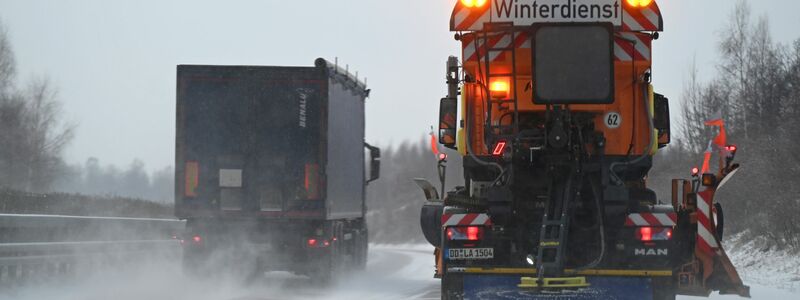 Viele Straßen sind kaum befahrbar. - Foto: David Hammersen/dpa