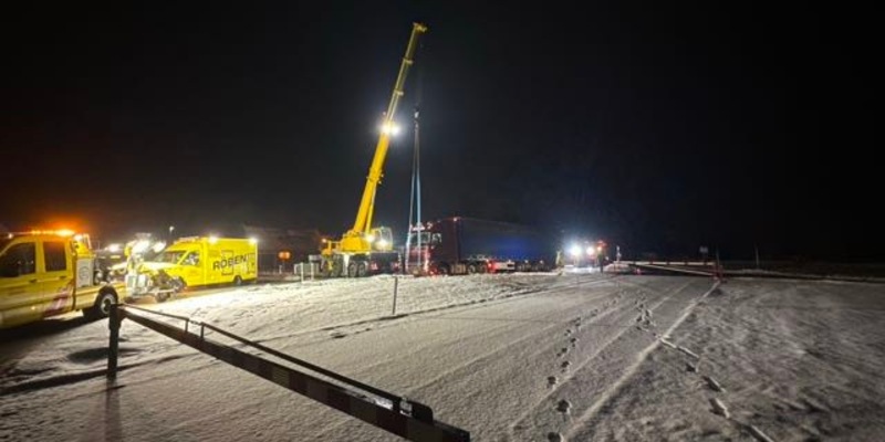POL-DEL: Landkreis Wesermarsch: Erneuter Verkehrsunfall am Kreisverkehr Bundesstraße 211 und Strückhauser Straße +++ LKW blockiert Bundesstraße 211 in Richtung Brake - Foto: presseportal.de