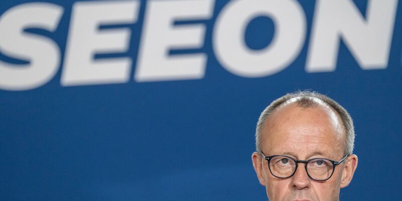 Für die CSU ist Merz der richtige Kanzler zur Lösung der innen- und außenpolitischen Krisen.   - Foto: Peter Kneffel/dpa