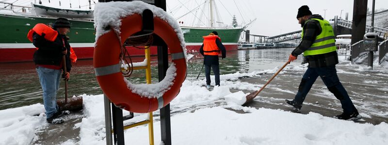 Im Norden können regional bis zu 20 Zentimeter Neuschnee zusammenkommen. - Foto: Christian Charisius/dpa