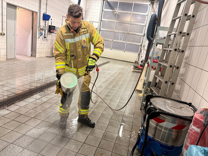 FW Weinheim: Feuerwehr beseitigt Wasserschaden in Geschäftshaus in der Bergstraße - Foto: presseportal.de