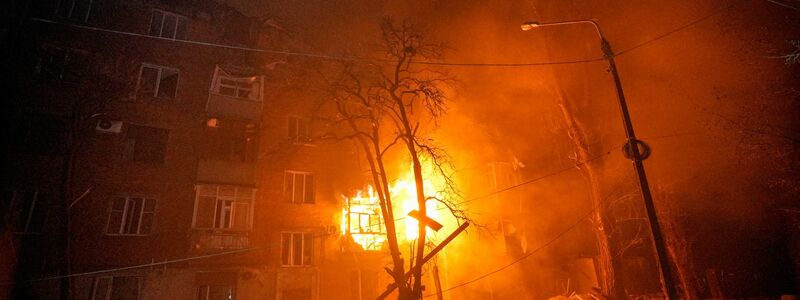 Die Industriestadt Krywyj Rih wurde von russischen Raketen getroffen. - Foto: Mykola Myrnyi/AP/dpa