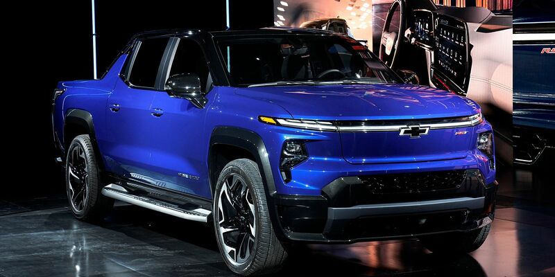 Mit Fahrzeugen wie dem Chevy Silverado EV wollte GM auch die in Amerika populären Pickups elektrifizieren. (Archivbild)  - Foto: Paul Sancya/AP/dpa