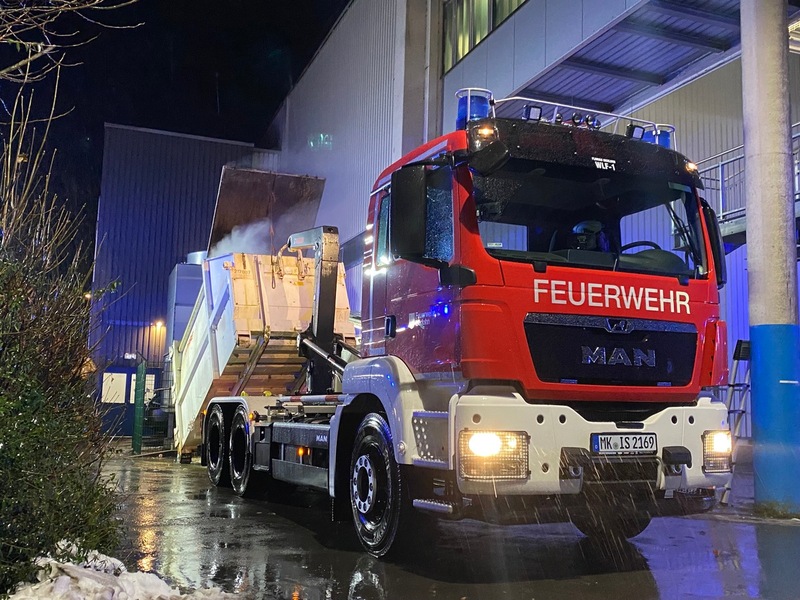 FW-MK: Müllpresse an der Eissporthalle in Brand geraten - Foto: presseportal.de
