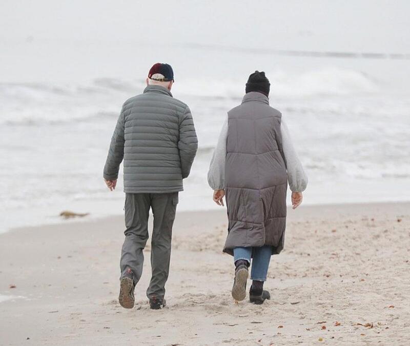 Senioren am Strand (Archiv) - Foto: via dts Nachrichtenagentur