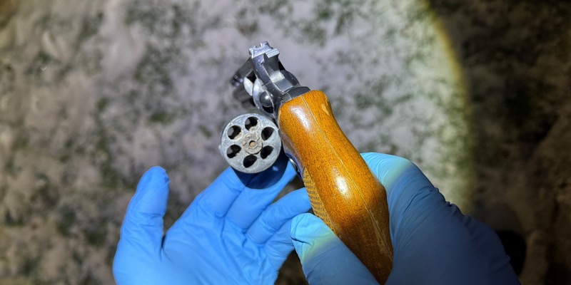 HZA-MS: Mit Schreckschusspistole, Schlagstock und Cuttermesser unterwegs / Zoll stoppt Fahrzeug auf der BAB 30 bei Tecklenburg - Foto: presseportal.de