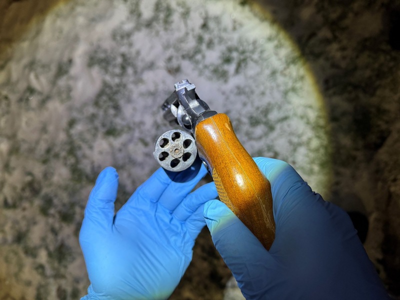 HZA-MS: Mit Schreckschusspistole, Schlagstock und Cuttermesser unterwegs / Zoll stoppt Fahrzeug auf der BAB 30 bei Tecklenburg - Foto: presseportal.de