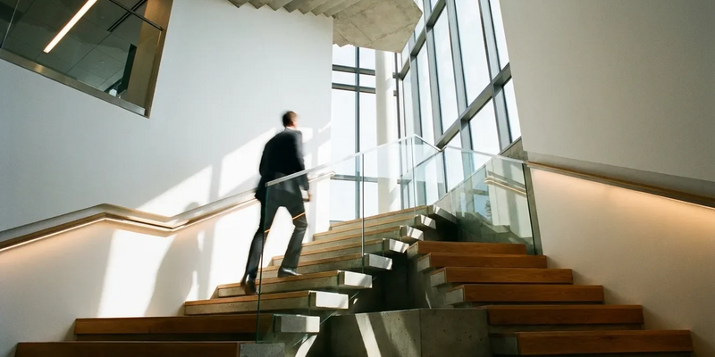 Fitness-Trend 2026: Treppensteigen wird zum effektivsten Exercise Snack - Foto: über boerse-global.de