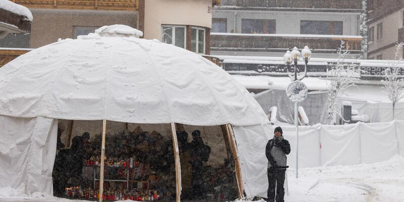 Die Schweiz trauert um die Opfer von Crans-Montana. - Foto: Philipp von Ditfurth/dpa