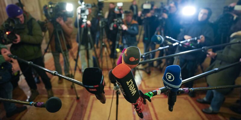 Die Anwältin des Angeklagten, Rechtsanwältin Christiane Yüksel, will nun bei einem Treffen mit ihrem Mandanten prüfen, ob er verhandlungsfähig ist. - Foto: Marcus Brandt/dpa