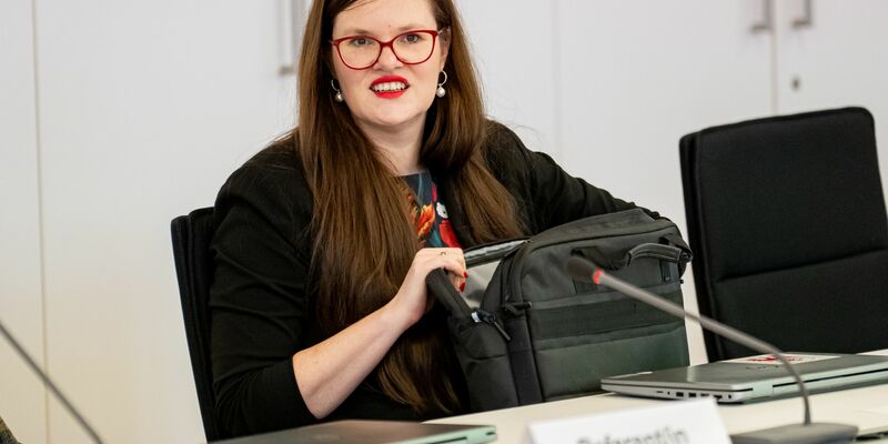 Brandenburgs Landtagsvizepräsidentin Jouleen Gruhn bleibt nach ihrem Wechsel von der BSW-Fraktion in die SPD-Fraktion im Amt (Archivbild). - Foto: Fabian Sommer/dpa