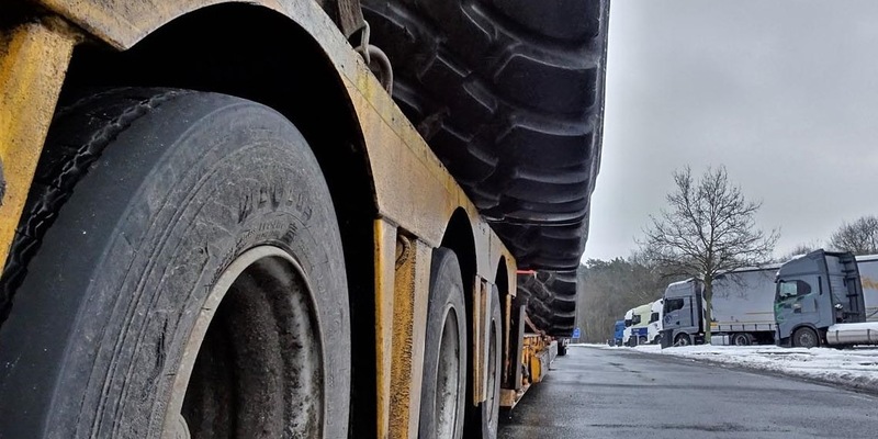 POL-KLE: Goch - Kontrolle eines Großraum- und Schwertransports: Polizei untersagt die Weiterfahrt - Foto: presseportal.de
