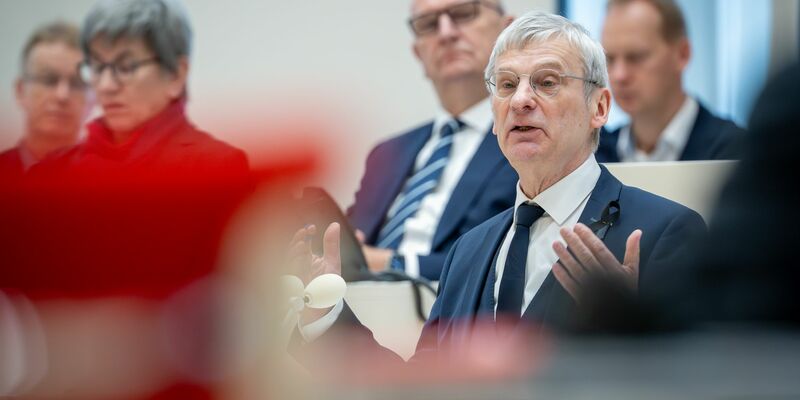 Brandenburgs AfD-Fraktionschef Hans-Christoph Berndt will eine Neuwahl - der Antrag scheitert.  - Foto: Soeren Stache/dpa