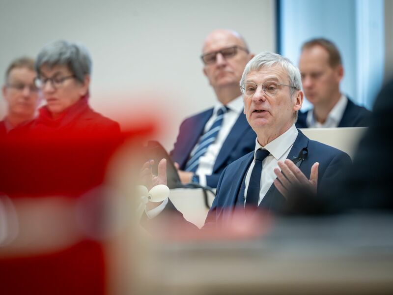 Brandenburgs AfD-Fraktionschef Hans-Christoph Berndt will eine Neuwahl - der Antrag scheitert.  - Foto: Soeren Stache/dpa