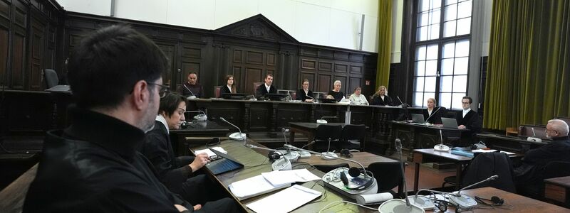 Die Verteidigerin des Angeklagten nennt die Vorwürfe haltlos und konstruiert. - Foto: Marcus Brandt/Pool dpa/dpa