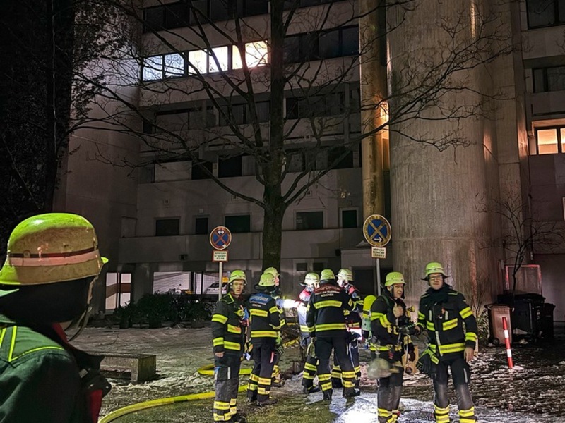 FW-M: Ein Toter nach Brand in Hochhaus (Olympisches Dorf) - Foto: presseportal.de