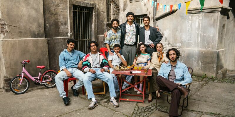 Die Serie «4 Blocks» bekommt eine Vorgeschichte, die in den 1990ern spielen soll. (Handout) - Foto: Julia Terjung/HBO Max/dpa