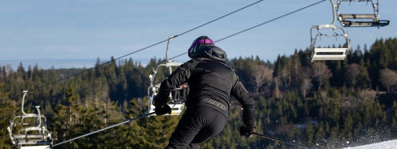 Skivergnügen in Thüringen - am Samstag sind dort wieder alle Skigebiete geöffnet. - Foto: Michael Reichel/dpa