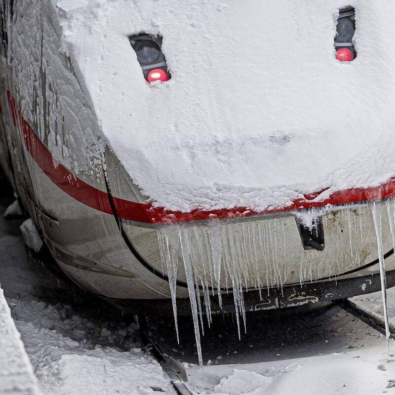 Die Bahn gerät bei Extremwetterlagen immer wieder in Bedrängnis. (Archivbild) - Foto: Moritz Frankenberg/dpa