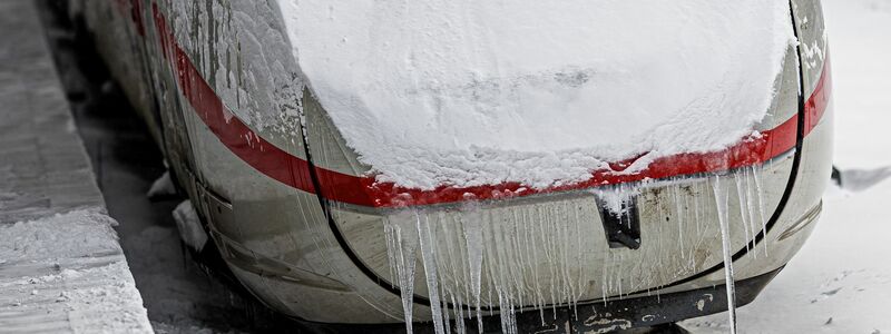 Im Bahnverkehr gibt es weiterhin starke Einschränkungen. - Foto: Moritz Frankenberg/dpa