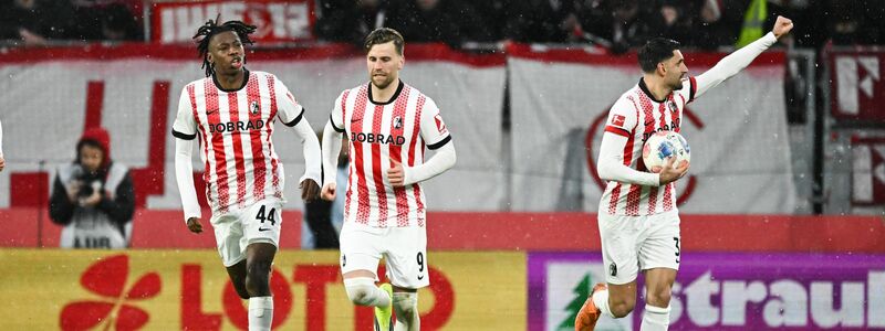 Hamburgs Nicolas Capaldo im Zweikampf mit Vincenzo Grifo. - Foto: Silas Stein/dpa