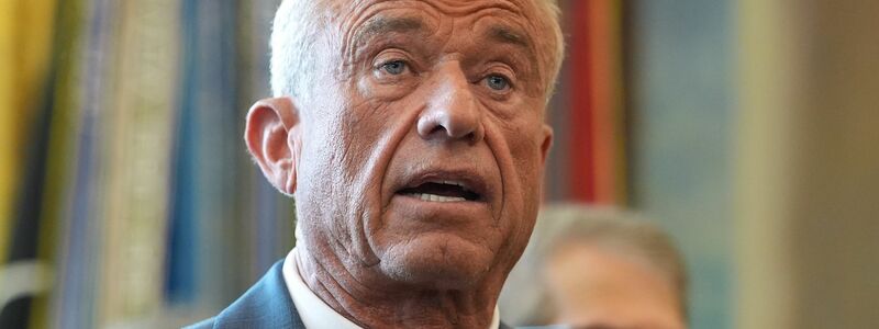 US-Gesundheitsminister Kennedy Jr. kritisiert die deutsche Regierung wegen Strafverfahren im Zusammenhang mit der Corona-Pandemie. (Archivbild) - Foto: Evan Vucci/AP/dpa