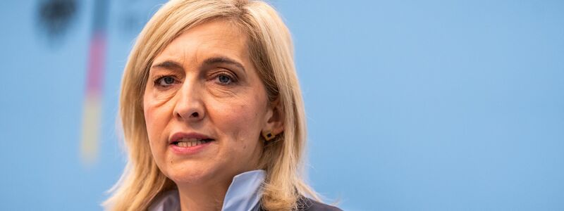 Gesundheitsministerin Warken weist Vorwürfe aus den USA zurück. (Archivfoto) - Foto: Michael Kappeler/dpa