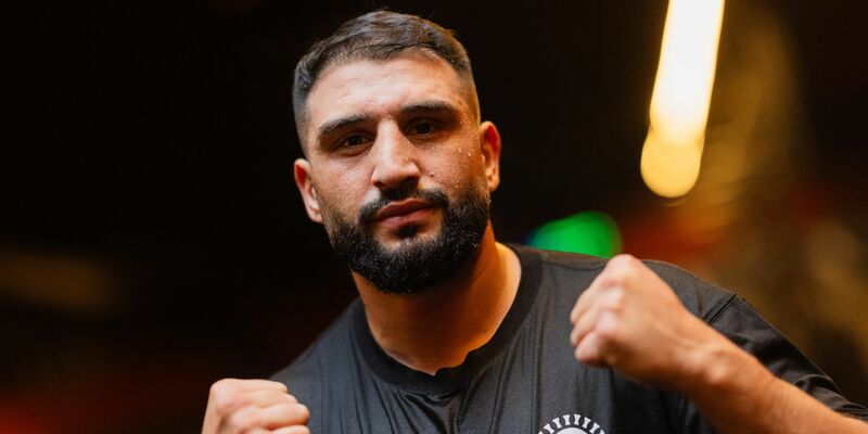 Der deutsche Schwergewichtsboxer Kabayel gewinnt seinen Kampf gegen den polnischen Herausforderer. - Foto: Rolf Vennenbernd/dpa