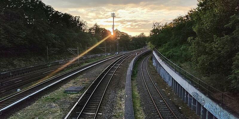 Schienen (Archiv) - Foto: via dts Nachrichtenagentur