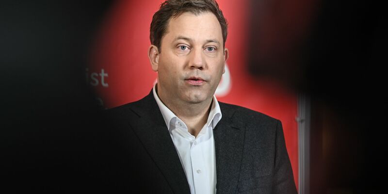 Klingbeil reist zu einem Finanzminister-Treffen. (Archivbild) - Foto: Britta Pedersen/dpa