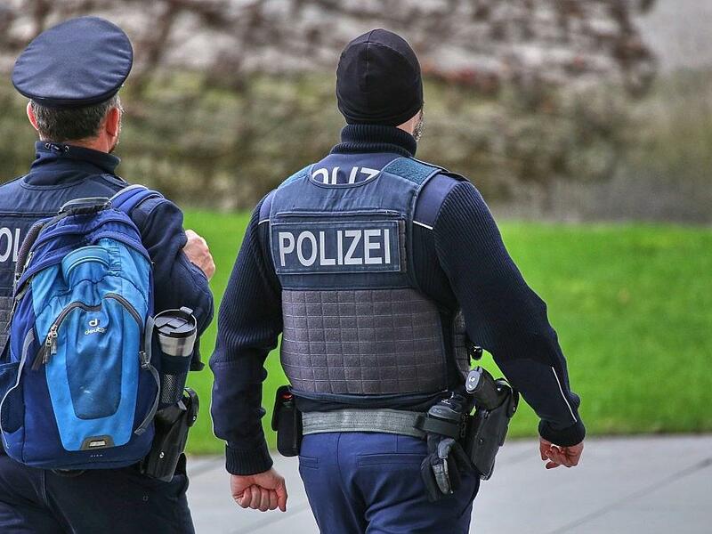 Zwei Polizisten (Archiv) - Foto: via dts Nachrichtenagentur