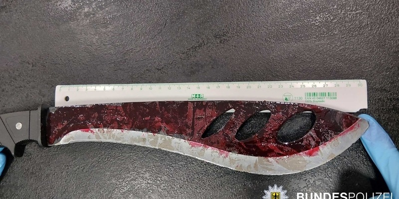 BPOL NRW: Mann mit Machete im ICE - Bundespolizei greift ein und stellt Messer sicher - Foto: presseportal.de