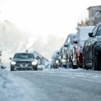 In der Nacht könnte Glatteis für Gefahr sorgen. - Foto: Daniel Vogl/dpa