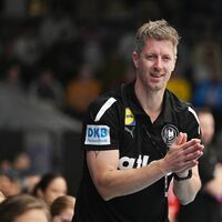 Markus Gaugisch bleibt Bundestrainer der deutschen Handballerinnen. (Archivbild) - Foto: Marijan Murat/dpa