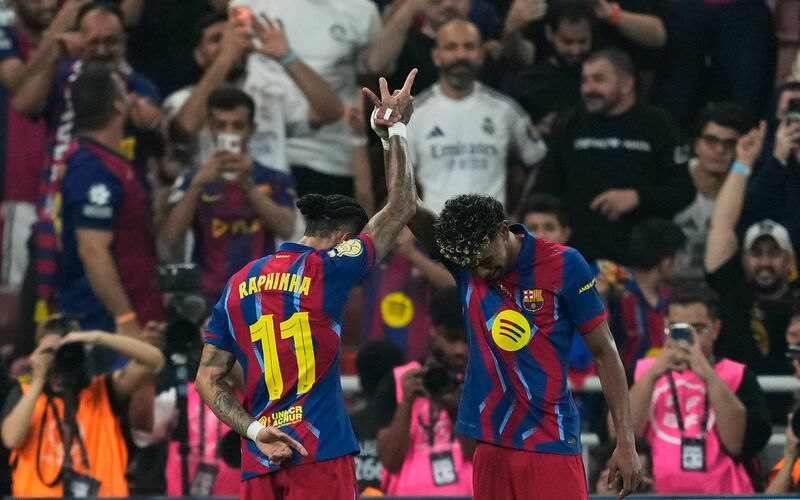 Engagiert an der Seitenlinie: Real-Trainer Xabi Alonso - Foto: Altaf Qadri/AP/dpa