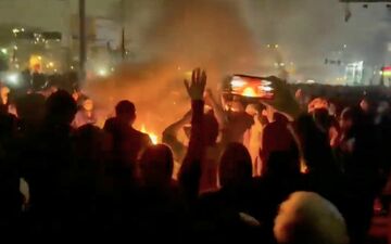 Bei den Massenprotesten im Iran ist die Zahl der Toten Aktivisten zufolge auf knapp 650 gestiegen. (Archivbild) - Foto: Uncredited/VALIDATED UGC/AP/dpa