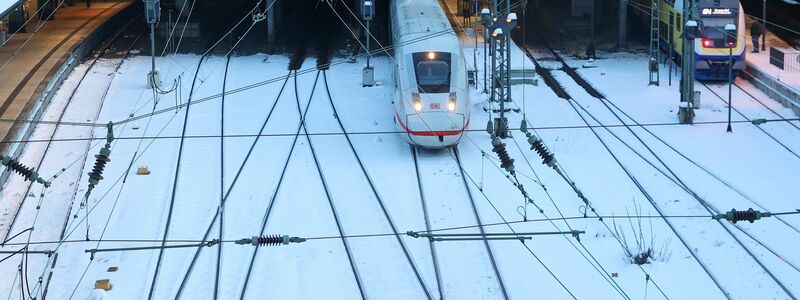 Nach dem zeitweisen Stilstand im Fernverkehr in Norddeutschland sind die Züge inzwischen wieder unterwegs. (Archivbild) - Foto: Bodo Marks/dpa
