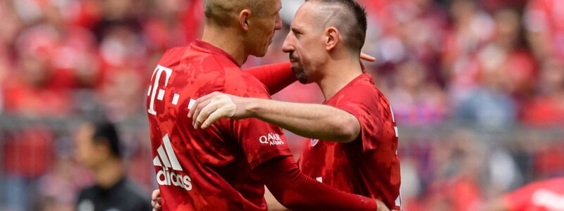Arjen Robben (l) und Franck Ribéry prägten eine Epoche beim FC Bayern. - Foto: Matthias Balk/dpa