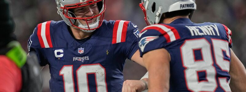 Ein Touchdown-Pass im ersten Playoff-Spiel reichte für den ersten Playoff-Sieg von Drake Maye (links). - Foto: Charles Krupa/AP/dpa